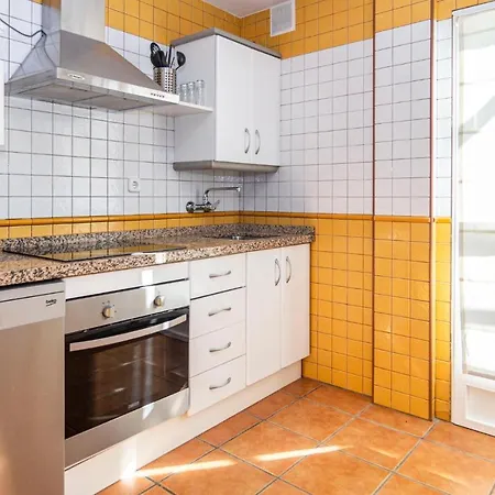 Сasa de vacaciones Beautiful In With 3 Bedrooms, Wifi And Outdoor Swimming Pool *