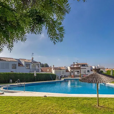 Сasa de vacaciones Beautiful In With 3 Bedrooms, Wifi And Outdoor Swimming Pool