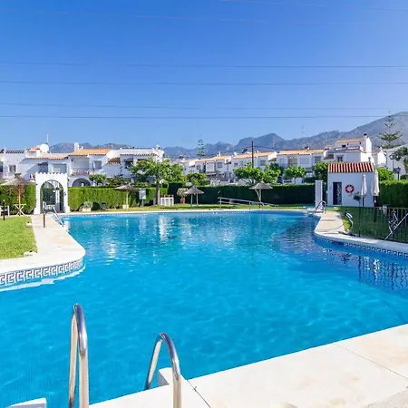 Beautiful In With 3 Bedrooms, Wifi And Outdoor Swimming Pool Nerja