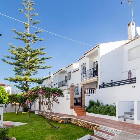 Beautiful In With 3 Bedrooms, Wifi And Outdoor Swimming Pool *
