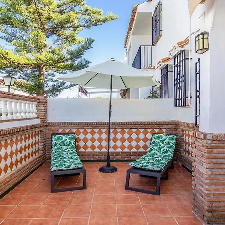 Beautiful In With 3 Bedrooms, Wifi And Outdoor Swimming Pool