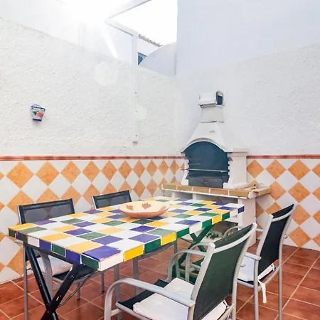 Beautiful In With 3 Bedrooms, Wifi And Outdoor Swimming Pool Сasa de vacaciones