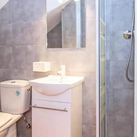 Сasa de vacaciones Beautiful In With 3 Bedrooms, Wifi And Outdoor Swimming Pool