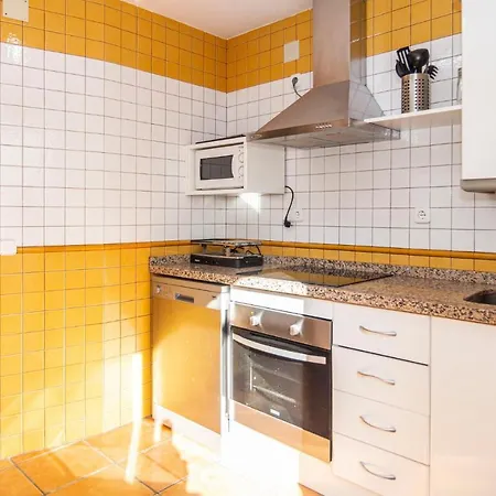Beautiful In With 3 Bedrooms, Wifi And Outdoor Swimming Pool