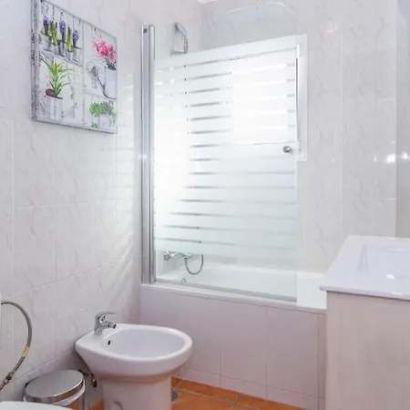 Beautiful In With 3 Bedrooms, Wifi And Outdoor Swimming Pool Сasa de vacaciones Nerja